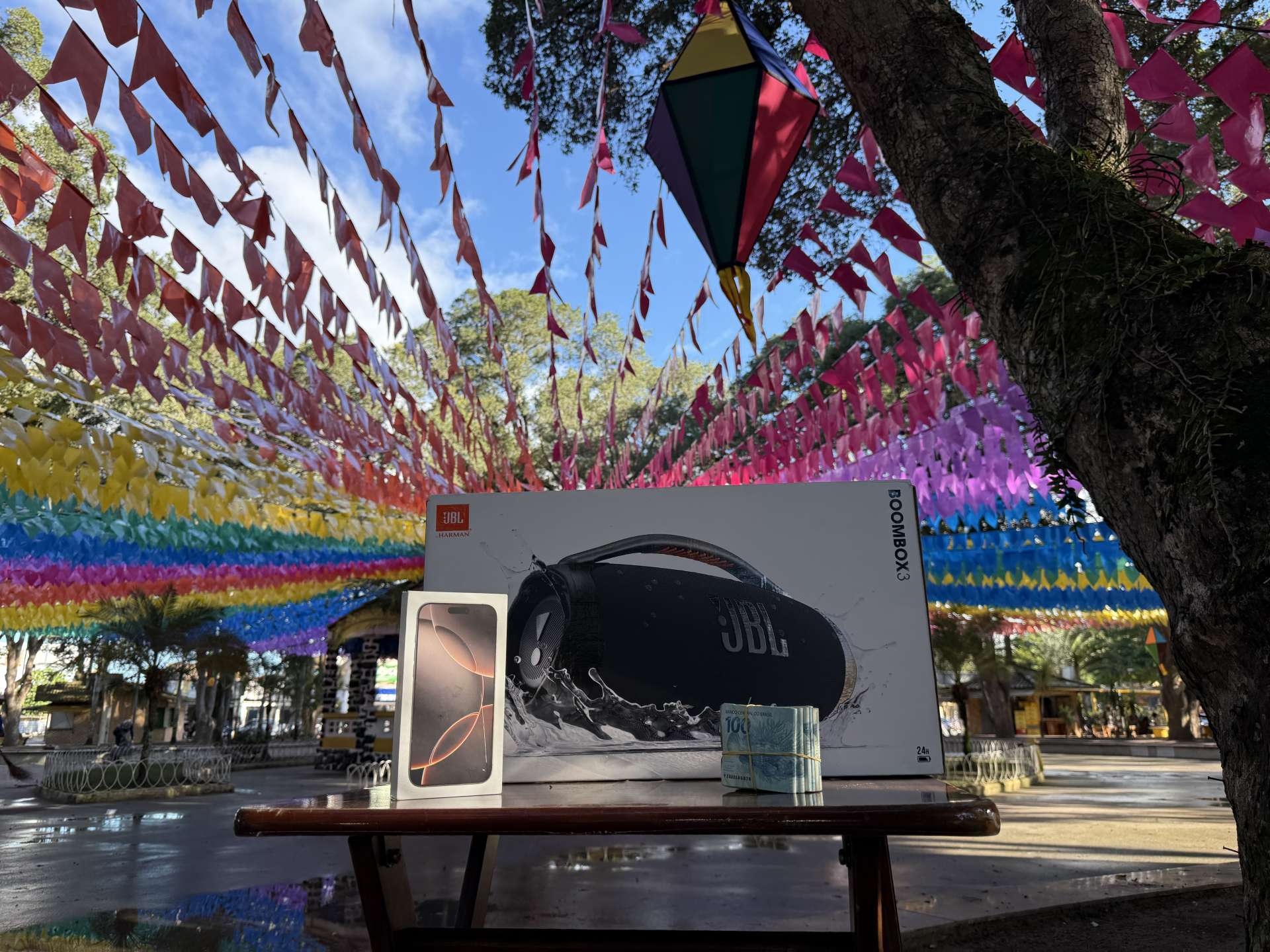 CENTENA : IPHONE 16 PRO MAX  + JBL BOOMBOX 3 OU 12.000,00 MIL NO PIX SORTEIO 31 DE MAIO