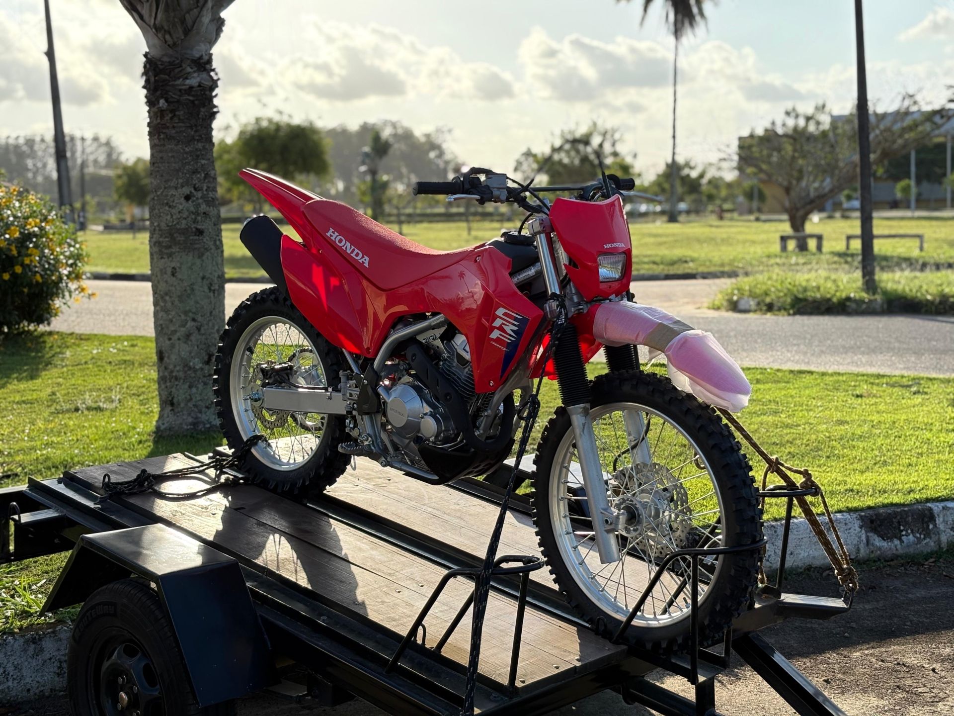 MILHAR : CRF 300 2025 + IPHONE 16 OU 35.000,00 MIL NO PIX SORTEIO 05 DE NOVEMBRO